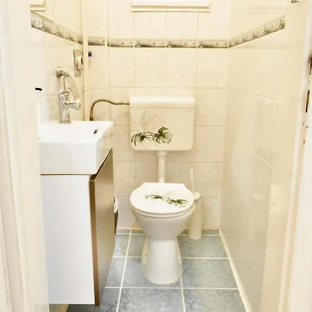 Rhapsody - 4 - Steps From Major Attractions Apartment Budapest