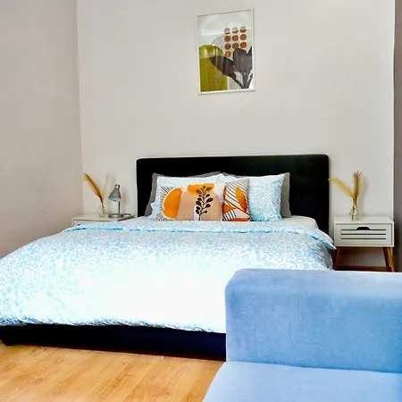 Rhapsody - 4 - Steps From Major Attractions Apartment *