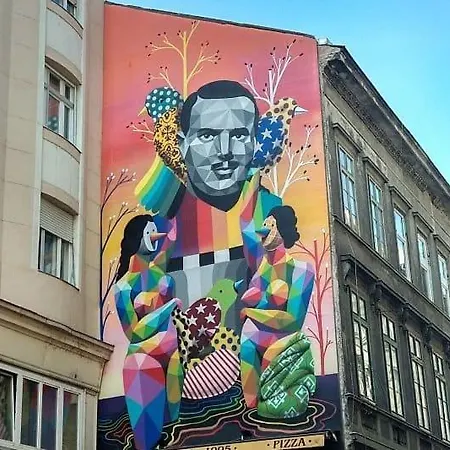 Rhapsody - 4 - Steps From Major Attractions דירה בודפשט