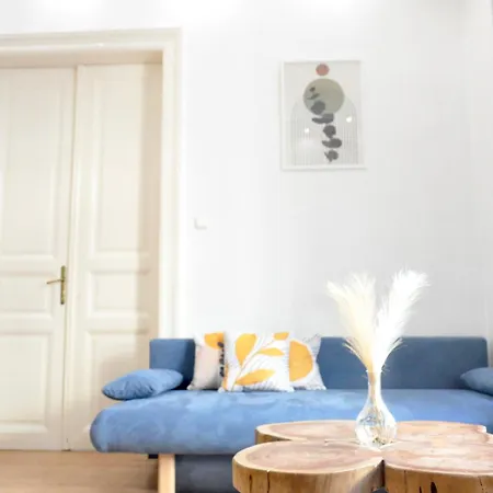 Apartment Rhapsody - 4 - Steps From Major Attractions Budapest