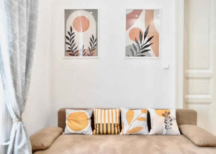 Rhapsody - 4 - Steps From Major Attractions Apartament *