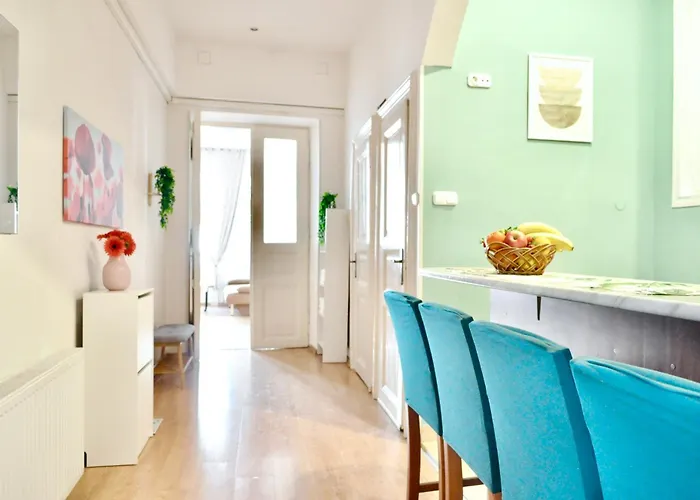 Apartament Rhapsody - 4 - Steps From Major Attractions