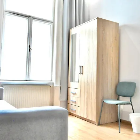 Rhapsody - 4 - Steps From Major Attractions Appartement Boedapest